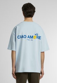 Abbigliamento T Shirt Con Scritta Ciao Amore PROHIBITED CIAO AMORE