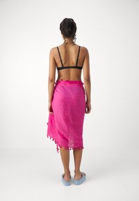 Seafolly BEACH BASICS SARONG - Strandaccessoire - hot pink