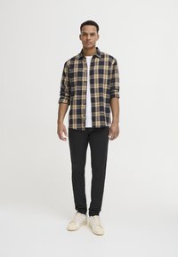 Thumbnail Image 3