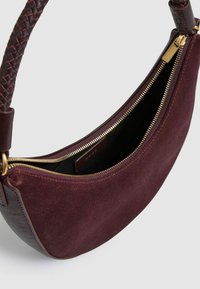 Reiss WALLACE  HALF-MOON  - Bolso de mano - oxblood