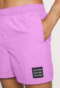 Calvin Klein Swimwear Calções de banho - helio hue