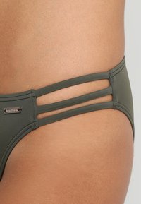 Bruno Banani BIKINI SET - Bikini - oliv