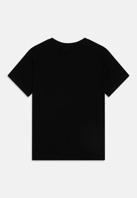 T-shirt noir à manches courtes en coton. Design simple avec un col rond et une texture douce, sans motifs ni ornements visibles.