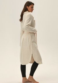 ESOTIQ JANIEL mleczny