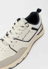 Thumbnail Image 6