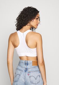 Levi's® LOGO SPORTS BRA - Top - white