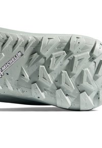 Ljusgrön gummisula med multidirektionella greppknoppar, med en strukturerad yta och en synlig Michelin-logotyp.