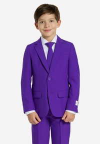 Traje infantil púrpura, chaqueta de un solo botón con dos botones, pantalones a juego, camisa de vestir blanca y corbata. Tela suave, ajuste confeccionado.