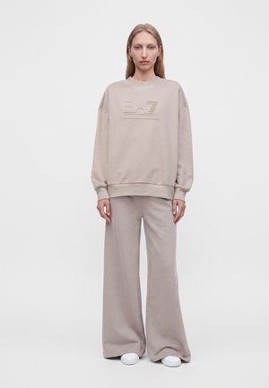 EA7 Emporio Armani, TRAIN MAXI LOGO SET - Анцуг - cinder