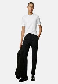 Marks & Spencer PURE - Jednoduché tričko - white