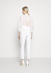 Pieces PCBOSS ANKLE PANT  - Calças - cloud dancer