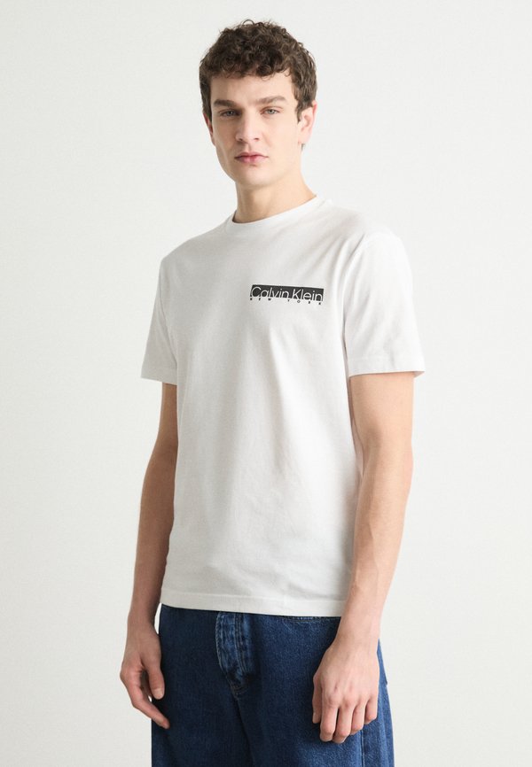 CHEST BOX LOGO - Basic T-shirt