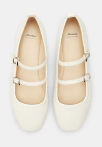 Bata Ballerinat nilkkaremmillä - bianco