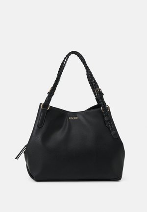 Czarna skórzana torebka o fakturowanym wykończeniu, z plecionymi ramiami i złotymi akcentami. Zamek błyskawiczny z boku zwiększa funkcjonalność.