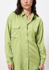 FRNCH VIVIENNE Chemisier citron vert/vert clair