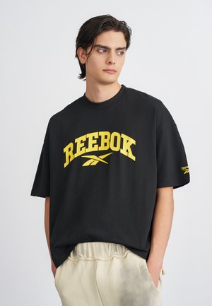 VARSITY HIGH DENSITY - Apdrukāts T-krekls - black