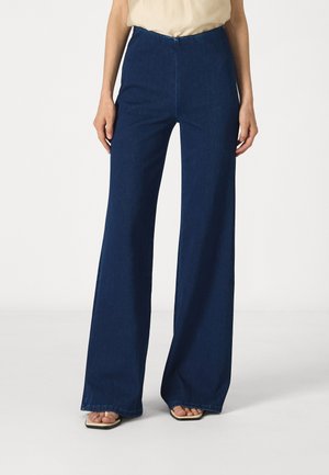 ONLVINNIE FLARED FIT PULL UP - Jeans bootcut - dark blue denim