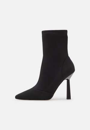 Bottines à talons hauts - black
