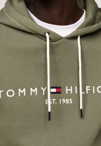 Tommy Hilfiger Jersey con capucha - dark green