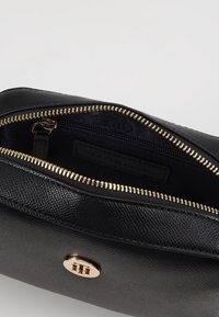 Tommy Hilfiger Cameratas - black