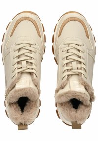 Beige vetersneakers met een gladleren bovenwerk, een nepbontkraag en een gegoten rubberen zool met een patroon. Accenten omvatten details van bruin suede.