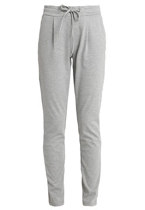 Pantaloni jogger grigi realizzati in tessuto morbido, dotati di una vita elastica con cordino e due tasche frontali per maggiore comodità.
