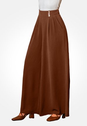 Brown wide-leg high-waist pants with pleats and three white buttons at the waist, paired with matching brown heeled shoes.