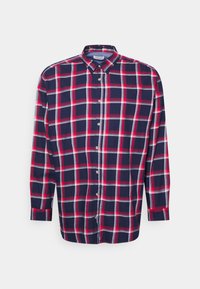 Langärmliges Hemd mit Knopfleiste, das ein kariertes Muster in Marineblau, Rot und Weiß zeigt. Hergestellt aus einem weichen Stoff mit klassischem Kragen.