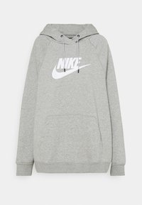 Grå huvtröja med känguruficka, med en stor vit Nike-logotyp framtill och snörningsdetalj på huvan.