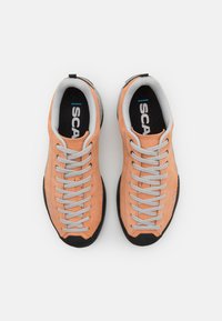 Scarpa MOJITO - Fjellsko - apricot/black/white