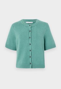 Krátký rukáv cardigan v teal barvě, s kulatým výstřihem, zapínáním na knoflíky, žebrovaným lemem a texturovanou pleteninou. Knoflíkové detaily v tmavé barvě.