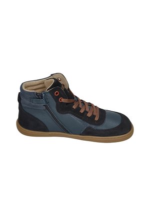 Dunkelblaue und schwarze High-Top-Sneaker mit hellbraunen Schnürsenkeln, hellbrauner Sohle, seitlichem Reißverschluss und gepolstertem beigem Innenfutter.