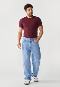 Pier One by Zalando - 2 PACK - Basic T-shirt - navy/port royale Thumbnail Image 1