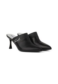 Czarne skórzane klapki z wyciągniętymi palcami i średnim obcasem. Posiadają kontrastujący czarny pasek oraz srebrny podpis "Karl". Gładka tekstura.