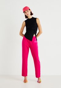 GAP LOGO PANT - Treningo apatinė dalis - bright beet