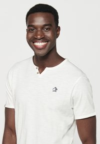 Koroshi SHORT SLEEVE - Jednoduché tričko - crudo off white