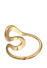Goldfarbener Ring mit einem flüssigen, gewellten Design. Glatte Textur und schimmerndes Finish, gekennzeichnet mit "925 Ag" für den Silbergehalt.