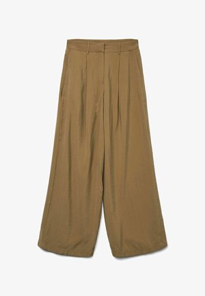 Brede broekspijpen in een lichtbruine stof. Bevat plooien aan de voorkant, een aansluitende tailleband en een gladde, matte textuur.