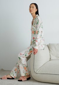 Thumbnail Image 2