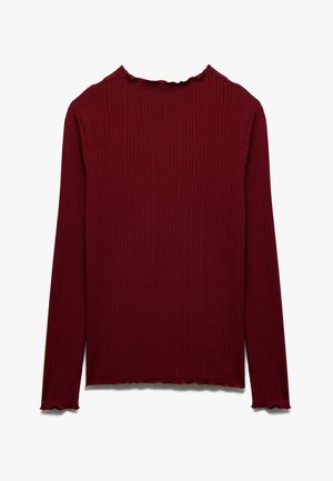 Rippentop mit langen Ärmeln in tiefrot, mit einem welligen Ausschnitt und rohem Saum, weichem Material und figurbetonter Silhouette.
