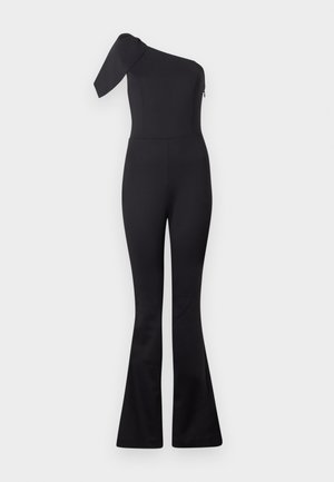 Μαύρη ολόσωμη φόρμα με έναν ώμο, εφαρμοστό μπούστο, φαρδιά πόδια και ασύμμετρο μανίκι στην αριστερή πλευρά.