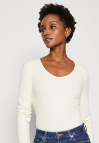 Tommy Hilfiger SLIM SCOOP - Pitkähihainen paita - calico