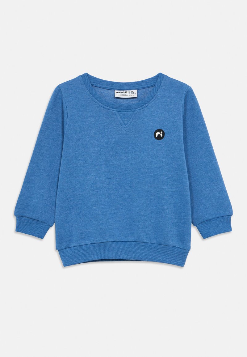 Modrá mikina z bavlnenej zmesi s dlhými rukávmi, okrúhlym výstrihom a čiernym logom na prednej strane. Jemná textúra.