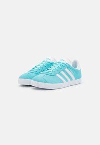 adidas Originals GAZELLE UNISEX - Sapatilhas - pulse aqua/footwear white