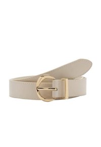 Cintura in finta pelle beige con una fibbia circolare dorata, texture liscia e lunghezza regolabile. Presenta un design piatto e cuciture minime.