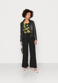 Anna Field Top - black/yellow