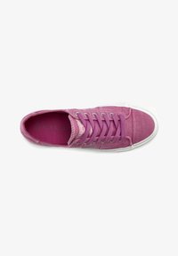 Unselected, magenta