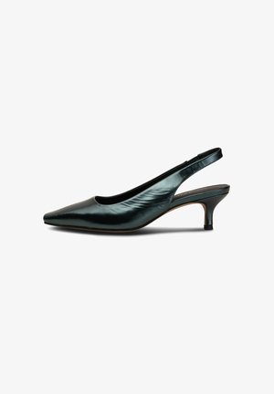 Décolleté slingback verde scuro lucido con punta a punta e tacco basso a gattino, vista laterale su sfondo bianco.