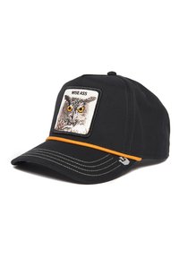 Gorra negra con un parche frontal que presenta una ilustración de un búho y el texto "WISE ASS". Incluye una banda naranja y costuras en contraste en blanco.