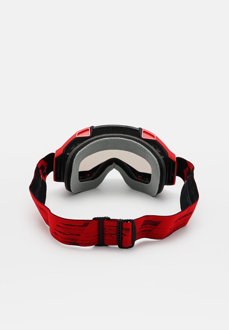 Rote Skibrille mit grauem Schaumstoff-Innenfutter und verstellbarem elastischem Band, mit schwarzen Akzenten und strukturierten Mustern am Band.